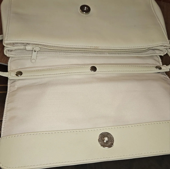 VINTAGE Genuine leather Fold over crossbody bag In Bone. - Picture 6 of 9